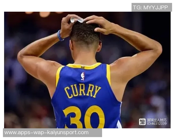 基恩与卡拉格在播客节目中巧遇撞衫引发笑料一脸懵的瞬间 基恩与卡拉格在播客节目中巧遇撞衫引发笑料一脸懵的瞬间