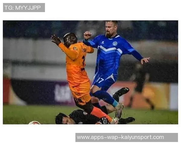 中甲激战引发重伤阿萨莫阿颈椎骨折黄威腓骨骨折悲剧发生 中甲激战引发重伤阿萨莫阿颈椎骨折黄威腓骨骨折悲剧发生