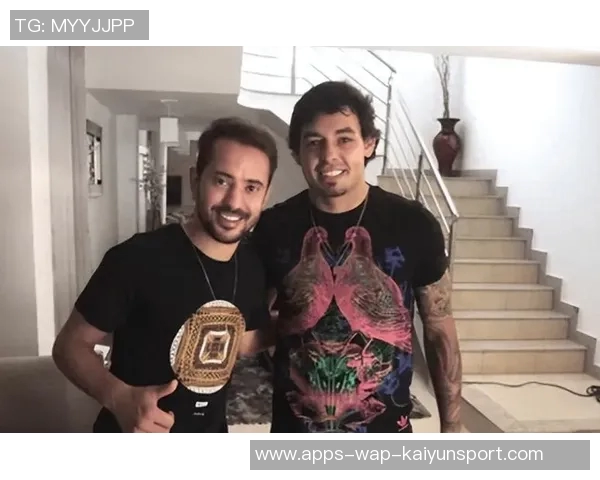 前巴西国脚里贝罗公开罹患甲状腺癌手术后积极开启康复之路 前巴西国脚里贝罗公开罹患甲状腺癌手术后积极开启康复之路