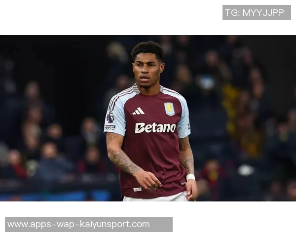 拉什福德在家观看阿斯顿维拉欧联比赛表达对老东家的支持与情感 拉什福德在家观看阿斯顿维拉欧联比赛表达对老东家的支持与情感