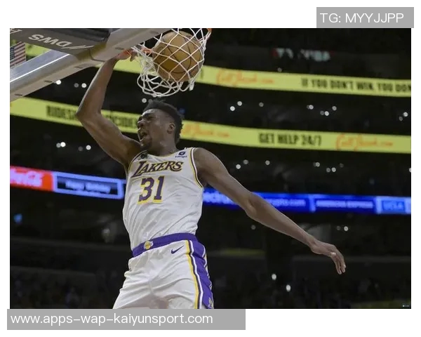 托马斯布莱恩特绝杀被帽愤怒推开摄像头引发热议