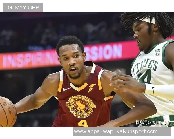 费尔顿：莫布里应学习加内特的心态每晚都要展现出强硬的竞争精神