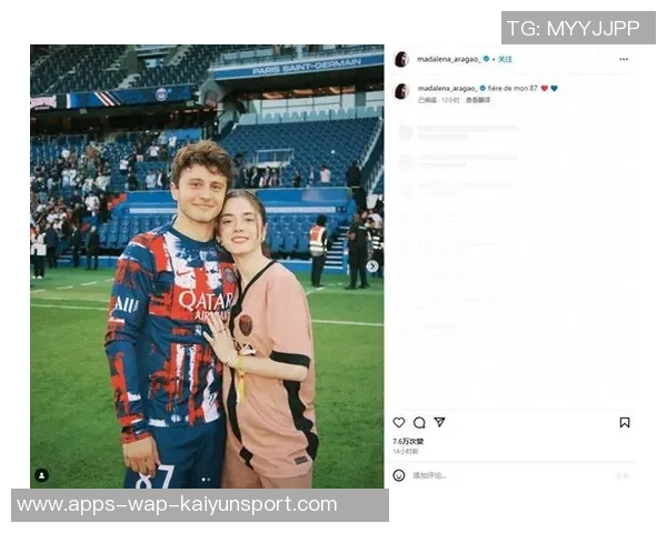 内维斯女友分享巴黎时装周精彩瞬间感受城市每个角落的魔力与魅力