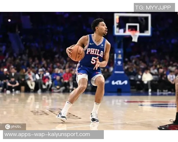 格莱姆斯重返76人签约一年870万资质报价引发关注