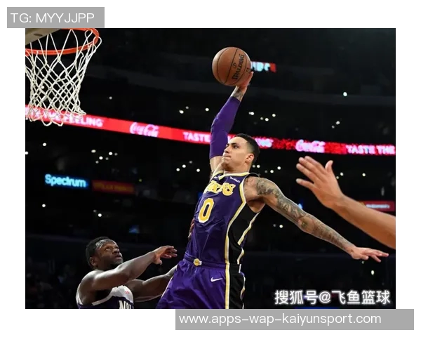 科隆后卫许伯斯右膝重伤恐缺席数月球队面临严峻考验