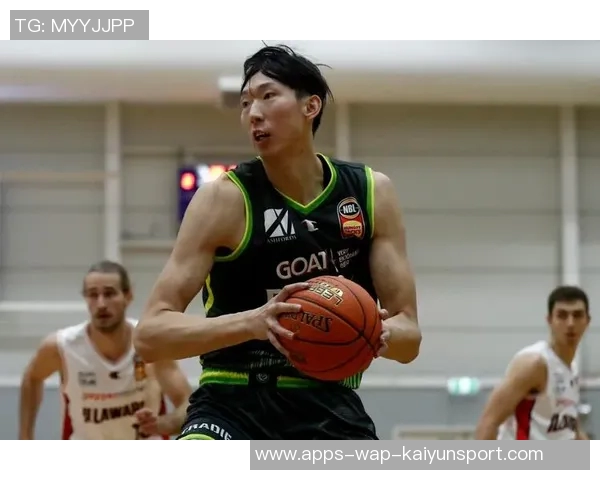 周琦首次现场观赛感受男双比赛魅力轻松3-0胜利乐趣无穷