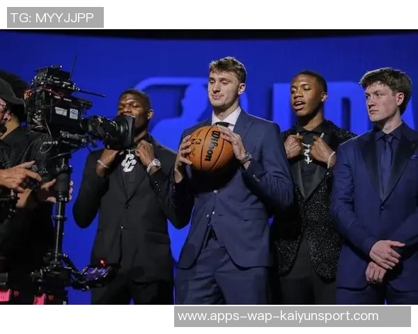 独行侠对阵湖人首发阵容公布浓眉克莱携手出战弗拉格继续担任控卫