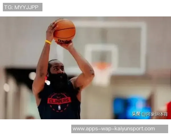 哈登全场表现亮眼贡献20分6板13助3断但7次失误影响球队节奏