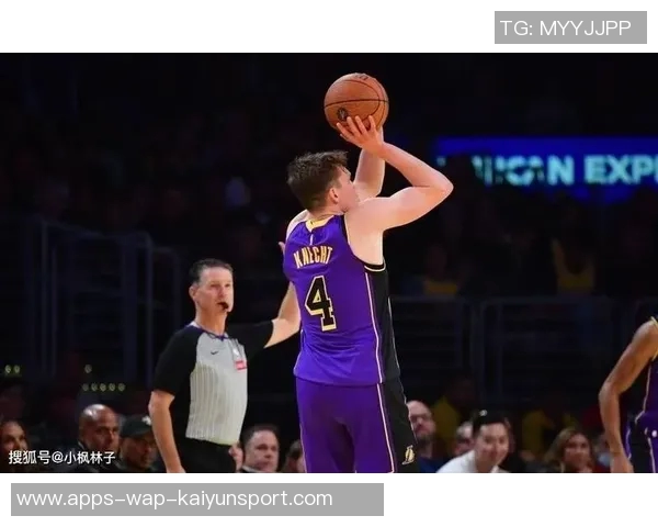 湖人替补得分惨淡遭遇惨败雷迪克需迎接严峻挑战与考验 湖人替补得分惨淡遭遇惨败雷迪克需迎接严峻挑战与考验