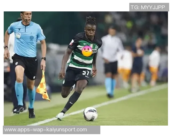 曼联官方宣布边锋转型中卫签下13岁天才后卫索克拉蒂斯